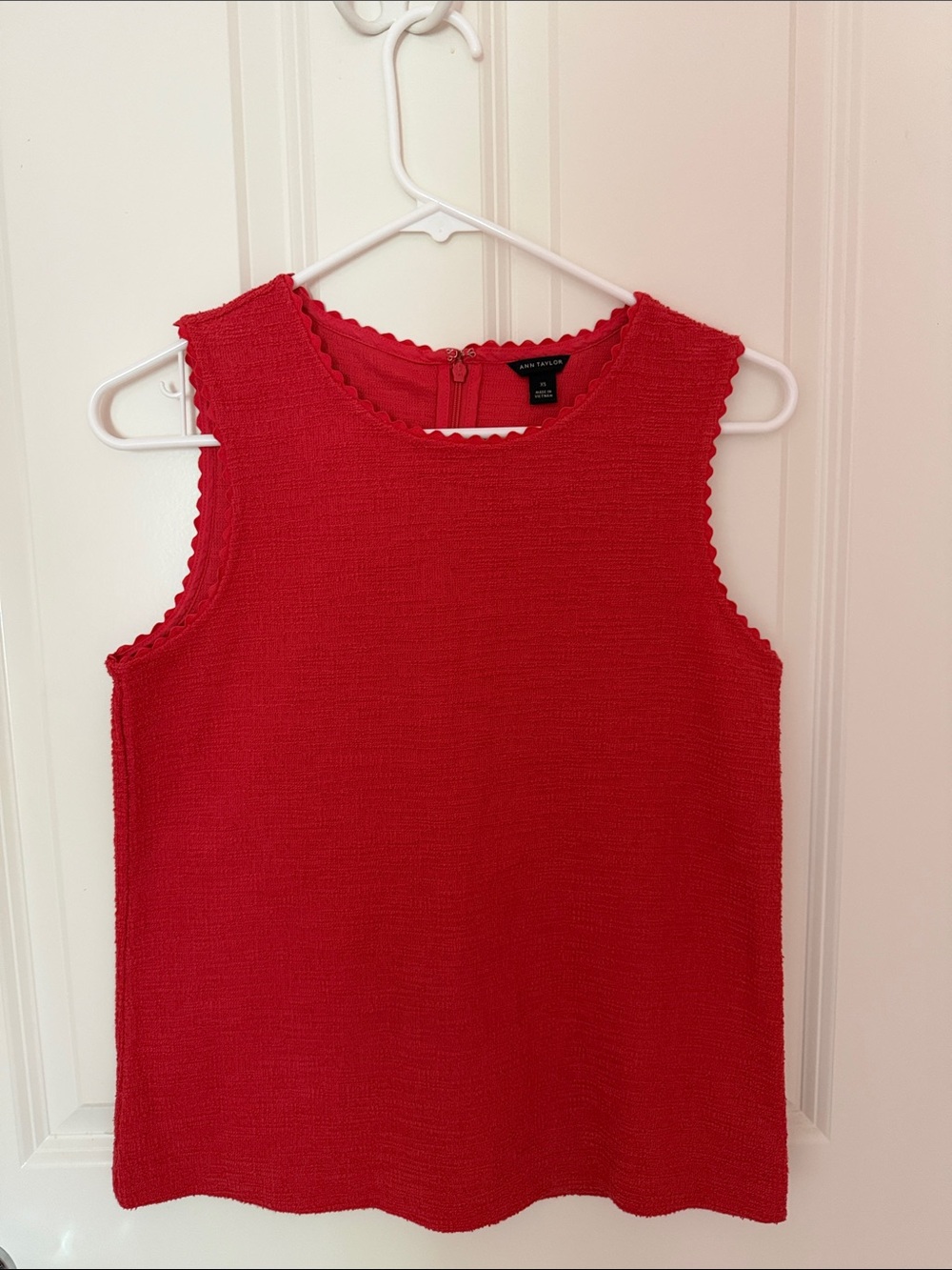 Ann Taylor Bright Red Textured Sleeveless Shell